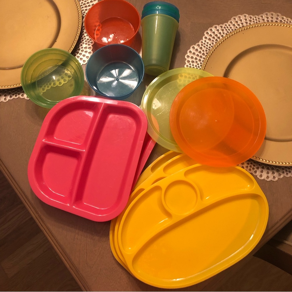 Set of Plastic Kid’s Children’s Dinnerware Plates Bowls Cups Dishes